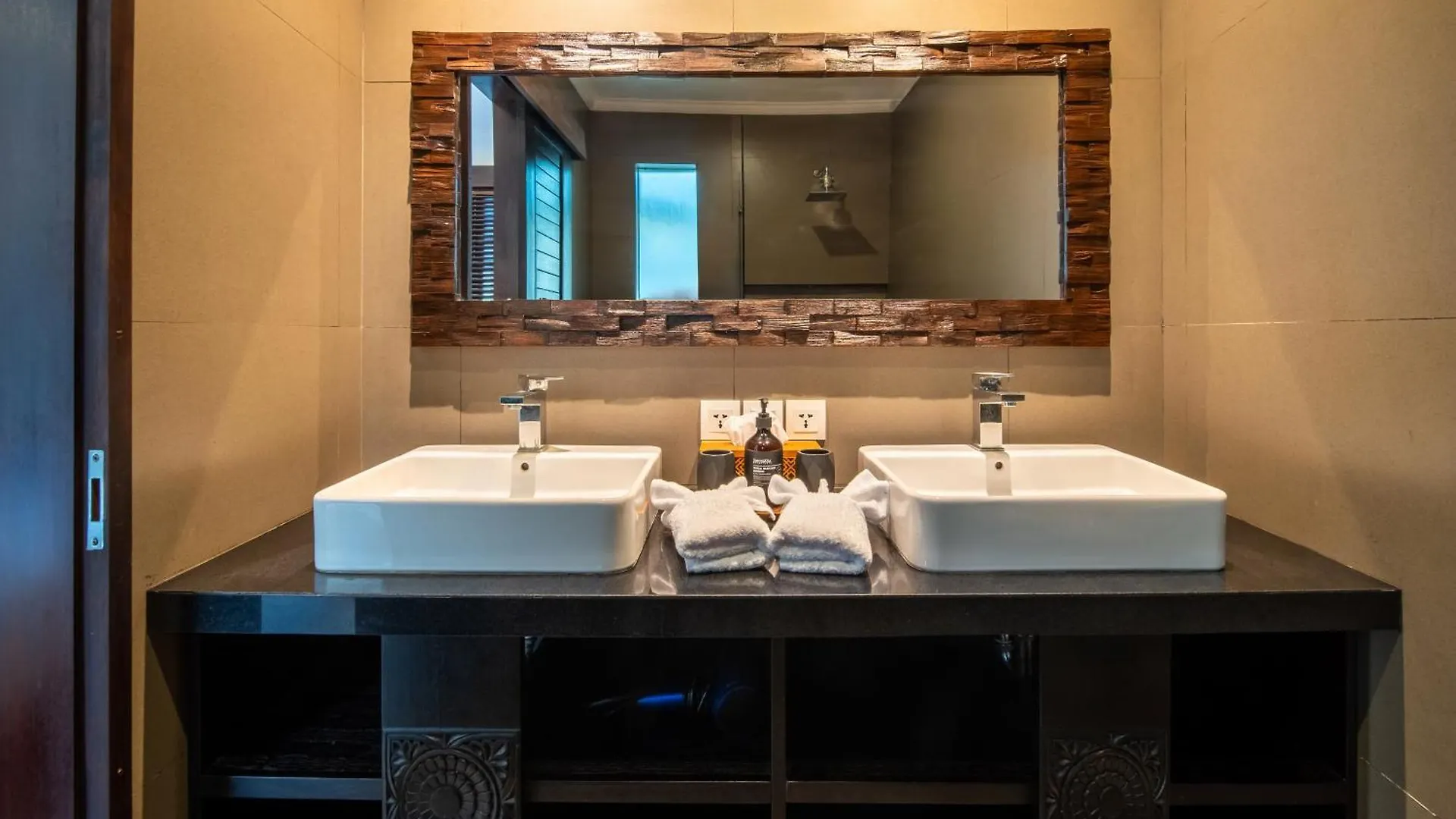 Stylish And Stunning Villa Eleni Seminyak